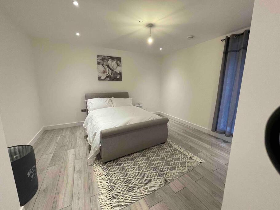 Stylish And Cosy 2 Bedroom Flat In ครอยดอน ภายนอก รูปภาพ