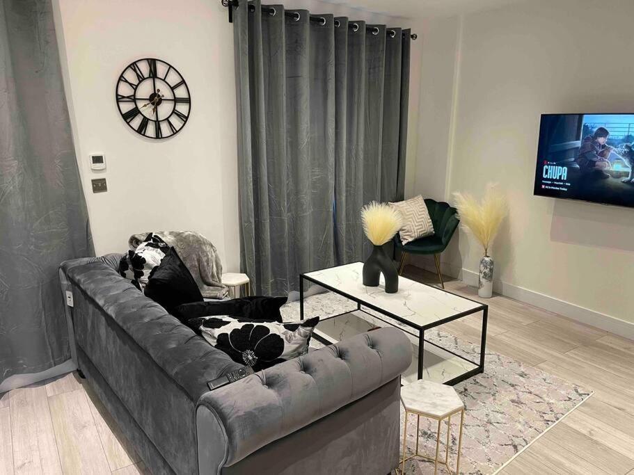 Stylish And Cosy 2 Bedroom Flat In ครอยดอน ภายนอก รูปภาพ