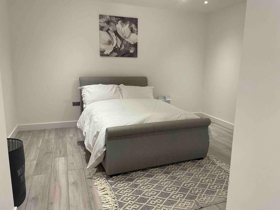 Stylish And Cosy 2 Bedroom Flat In ครอยดอน ภายนอก รูปภาพ