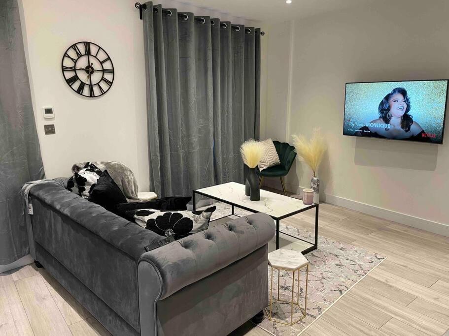 Stylish And Cosy 2 Bedroom Flat In ครอยดอน ภายนอก รูปภาพ