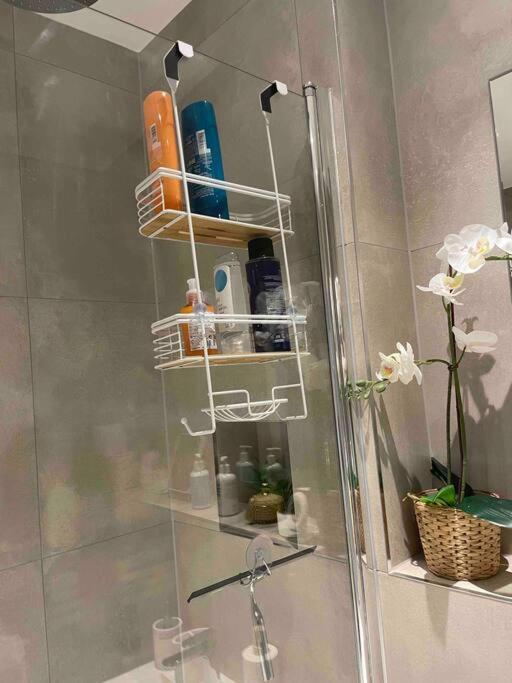 Stylish And Cosy 2 Bedroom Flat In ครอยดอน ภายนอก รูปภาพ