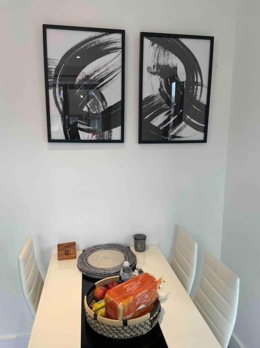 Stylish And Cosy 2 Bedroom Flat In ครอยดอน ภายนอก รูปภาพ