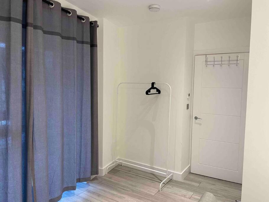 Stylish And Cosy 2 Bedroom Flat In ครอยดอน ภายนอก รูปภาพ
