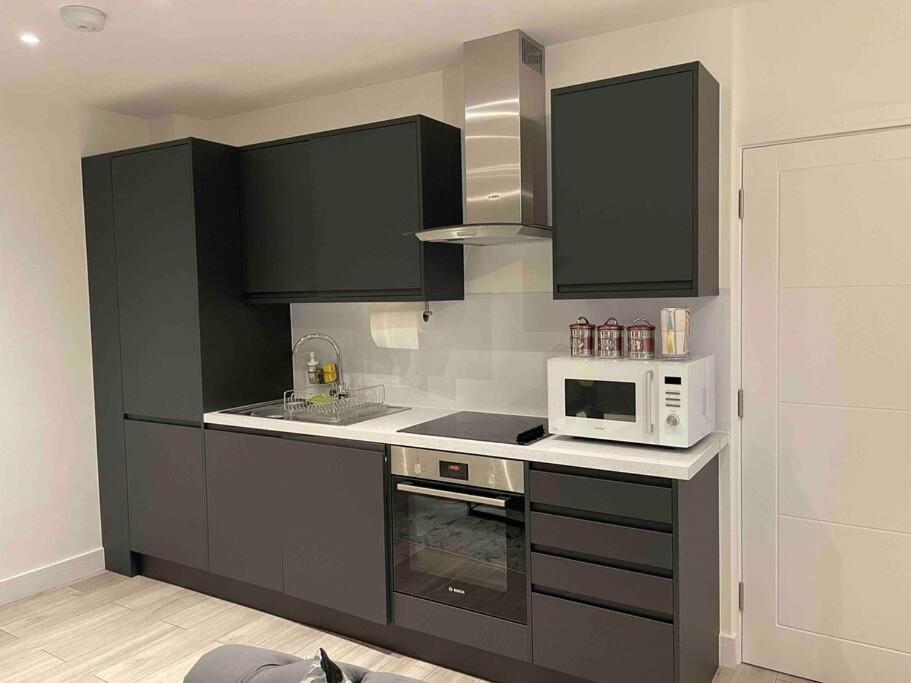 Stylish And Cosy 2 Bedroom Flat In ครอยดอน ภายนอก รูปภาพ