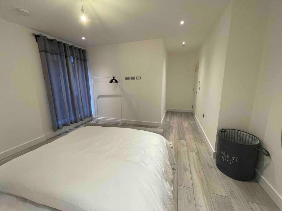 Stylish And Cosy 2 Bedroom Flat In ครอยดอน ภายนอก รูปภาพ