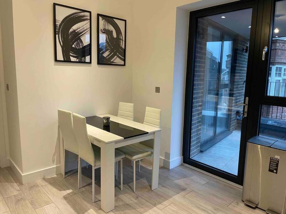 Stylish And Cosy 2 Bedroom Flat In ครอยดอน ภายนอก รูปภาพ