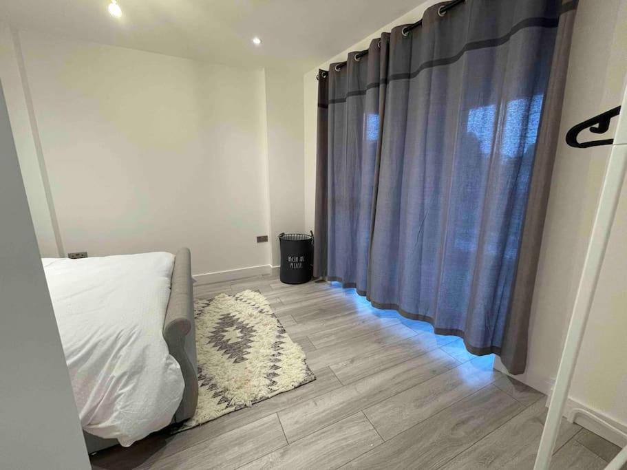 Stylish And Cosy 2 Bedroom Flat In ครอยดอน ภายนอก รูปภาพ